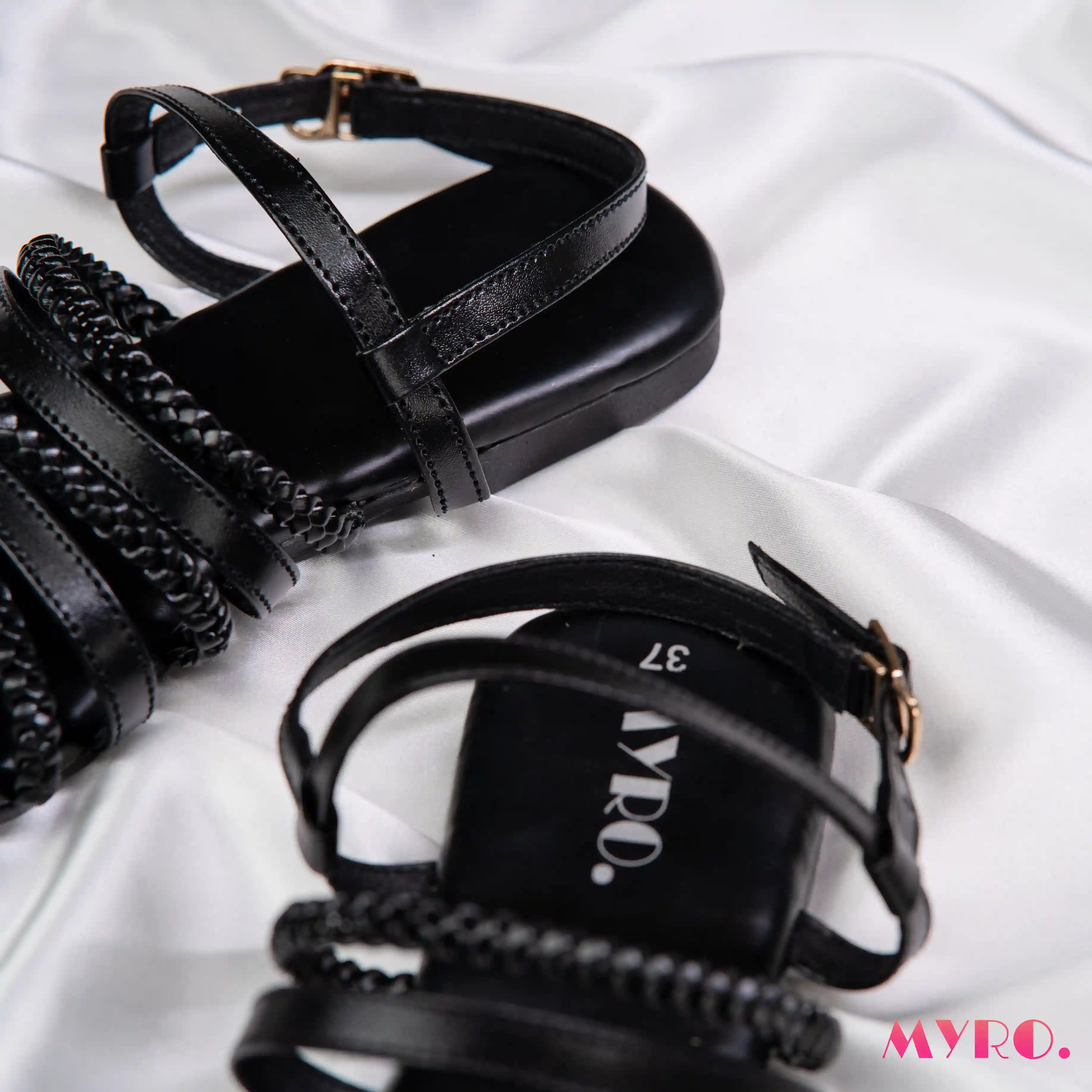 Stravia Strappy