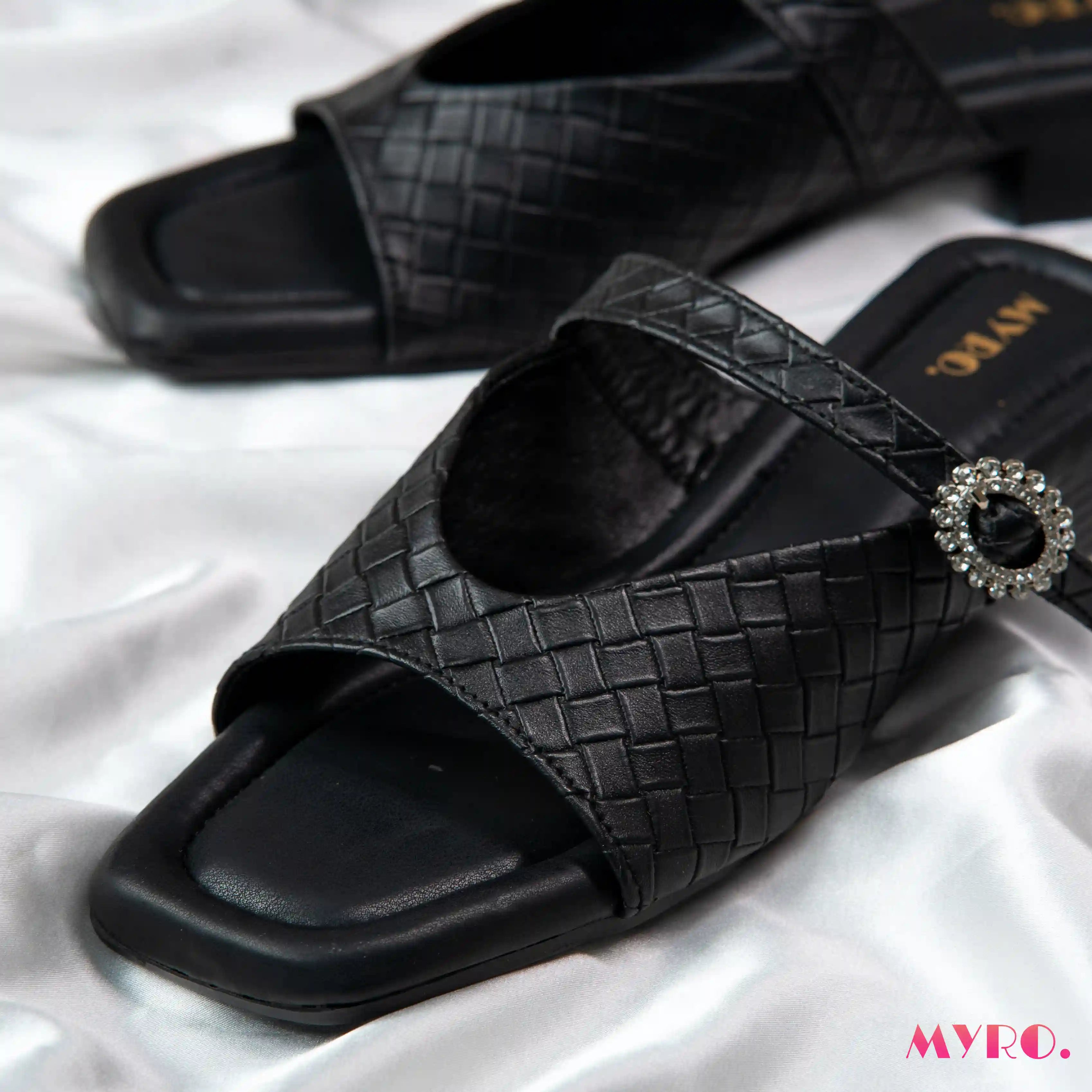 Zeen Low Heel