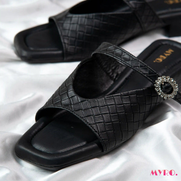 Zeen Low Heel