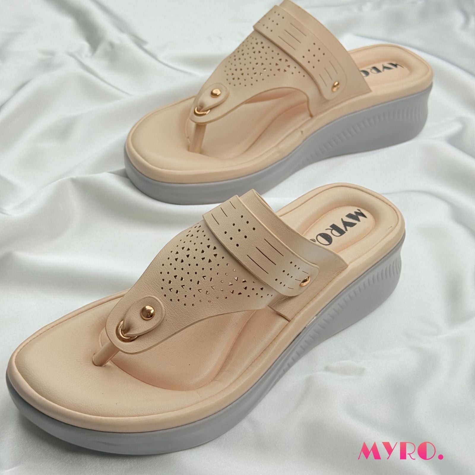 Dovia Cream Boston Heel - MYRO