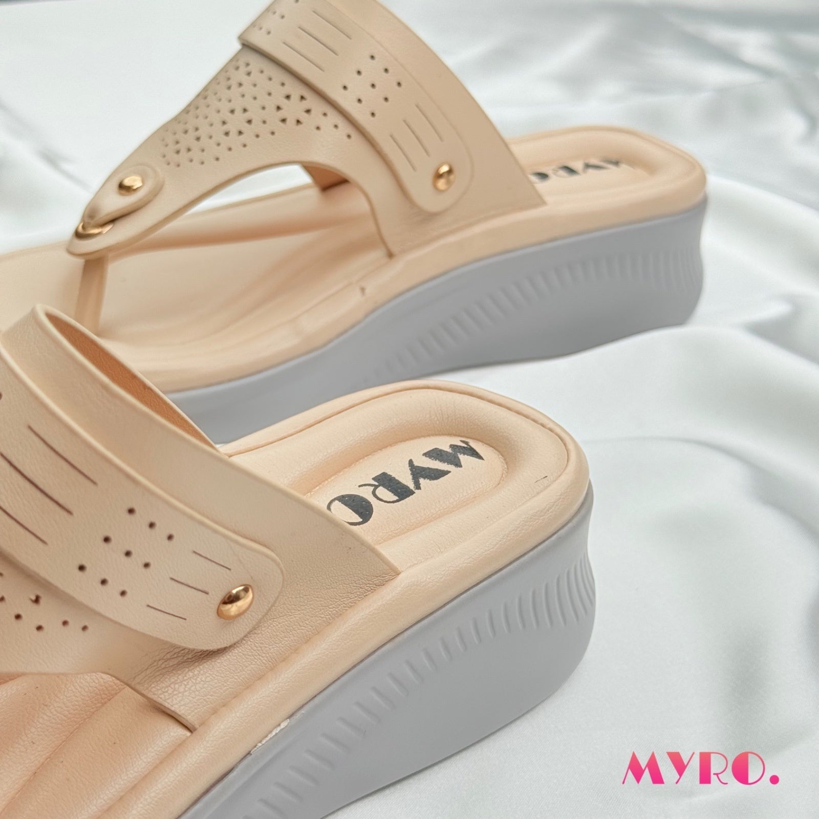 Dovia Cream Boston Heel - MYRO