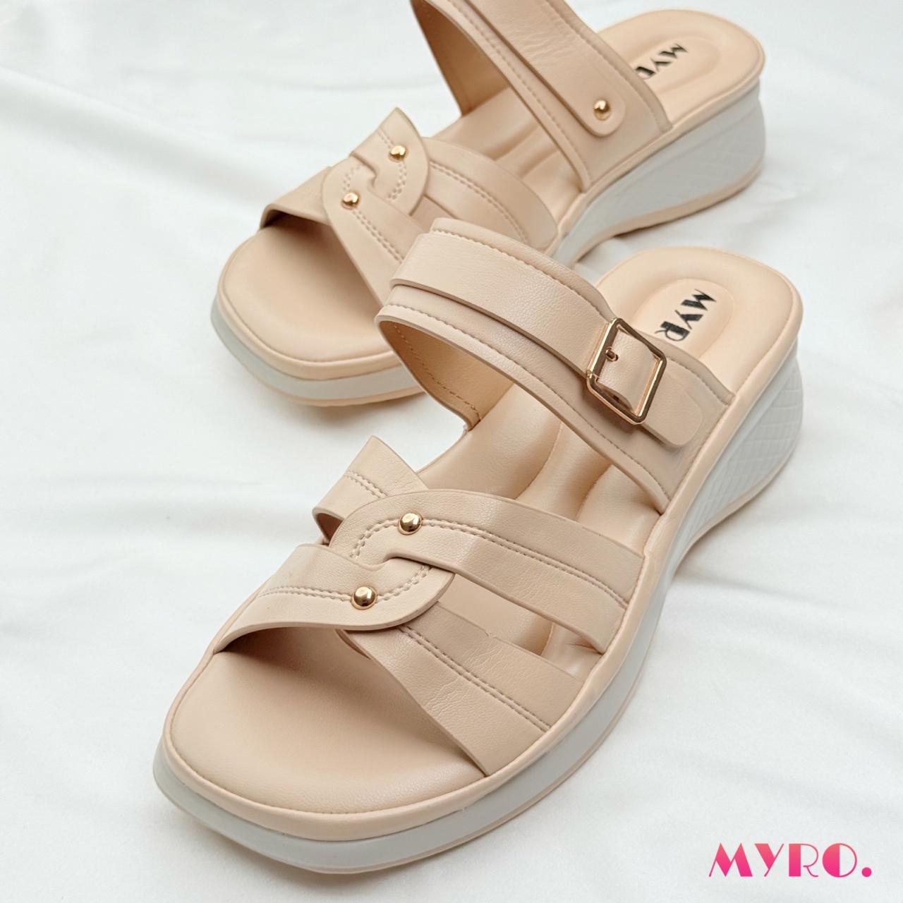 Elina Cream Boston Heel - MYRO