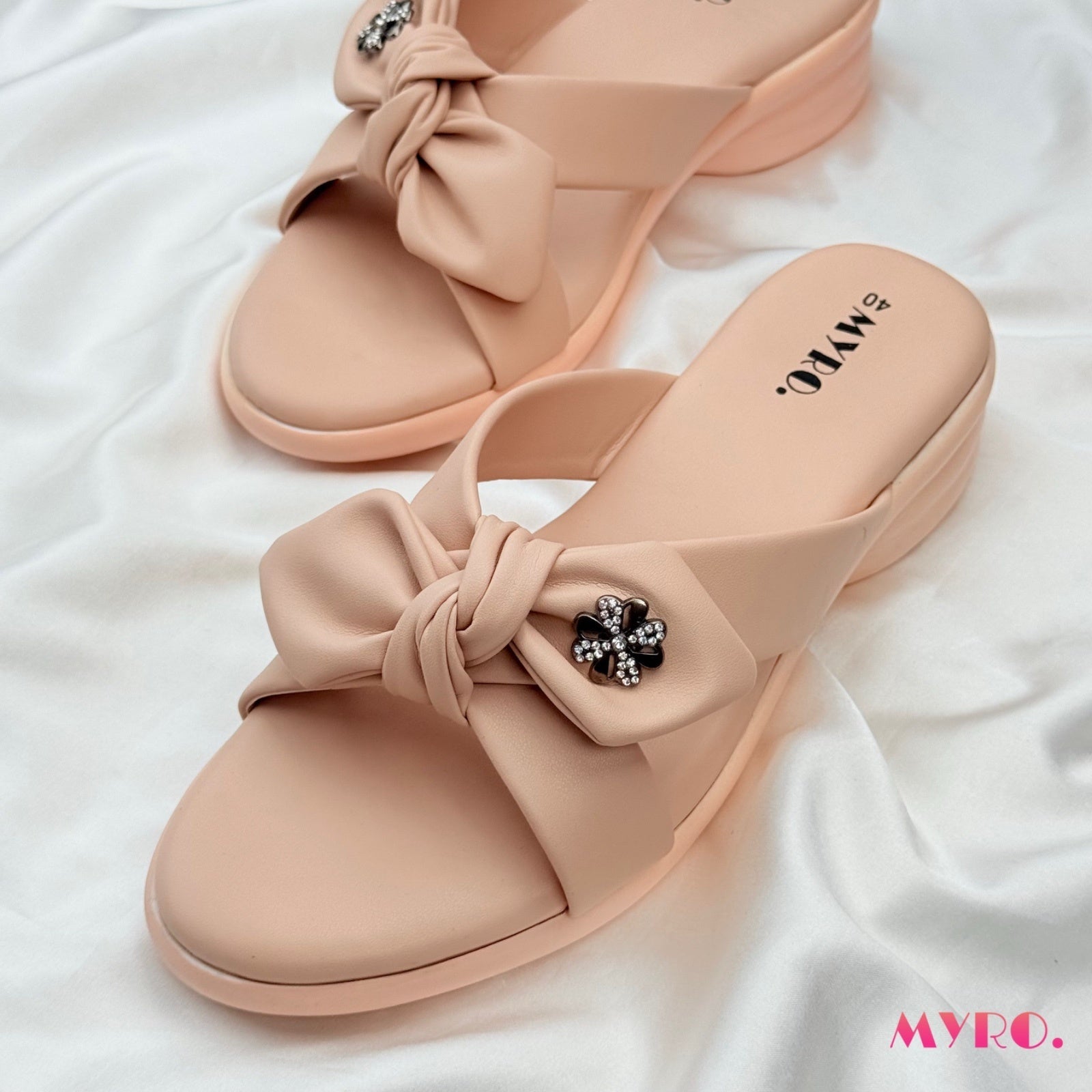 Magnolia Cream Boston Heel - MYRO