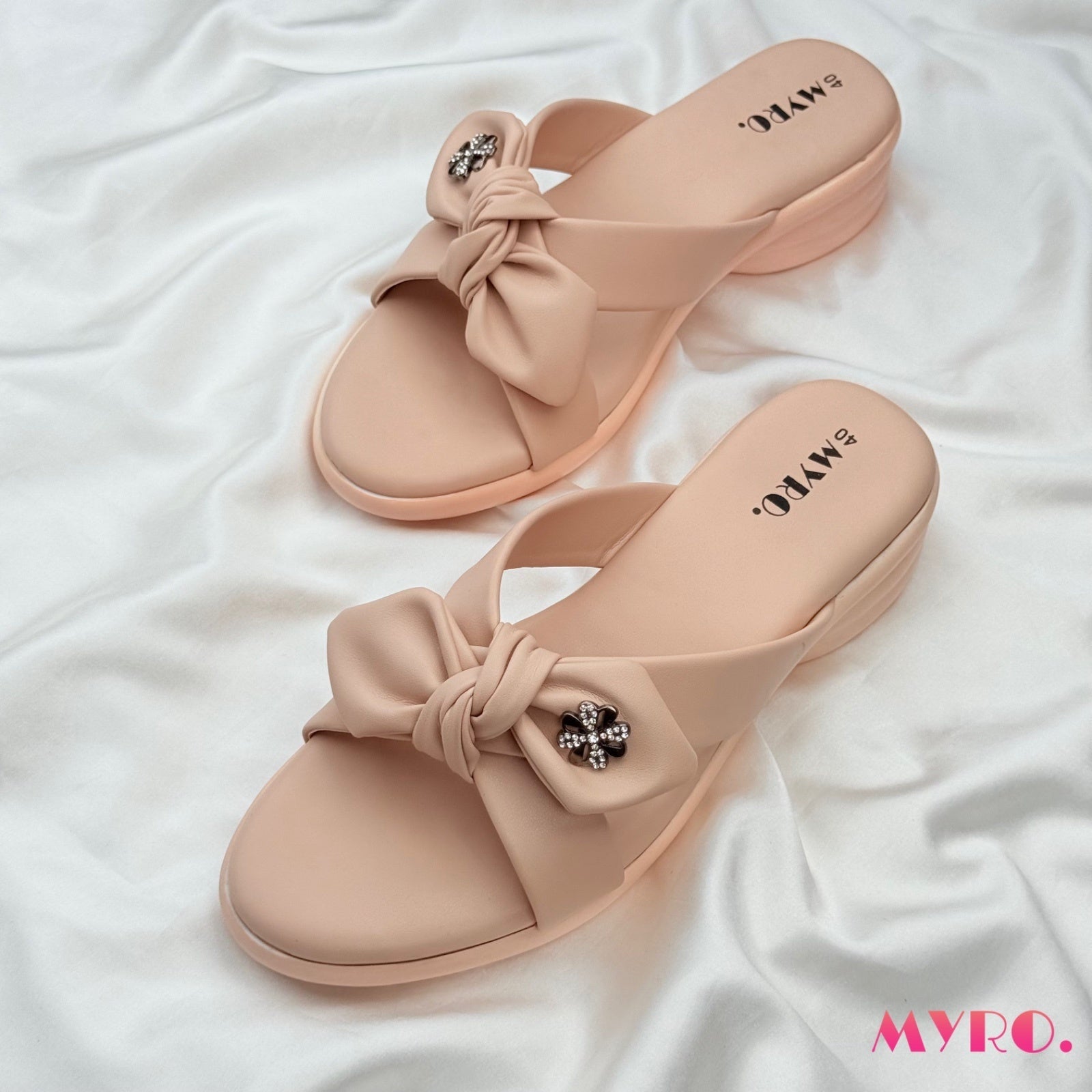 Magnolia Cream Boston Heel - MYRO