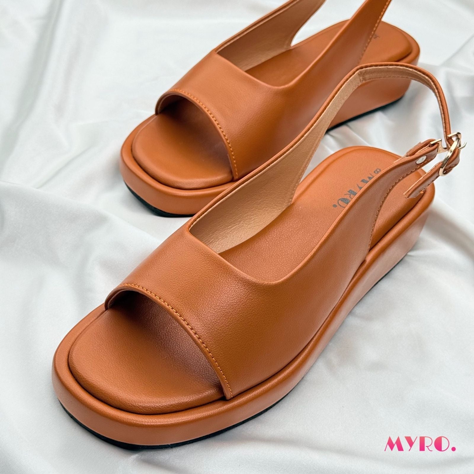 Mocco Cream Boston Heel - MYRO