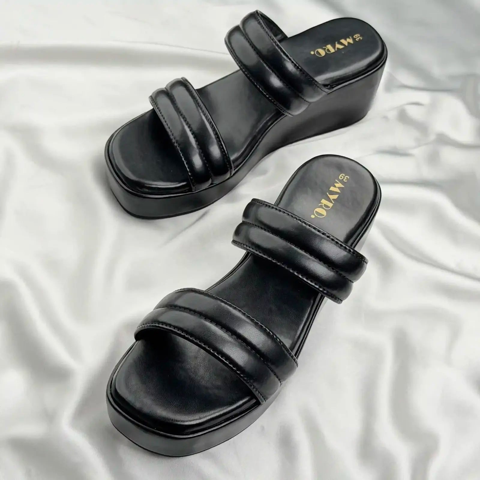 Nuvia Black Boston Heel - MYRO