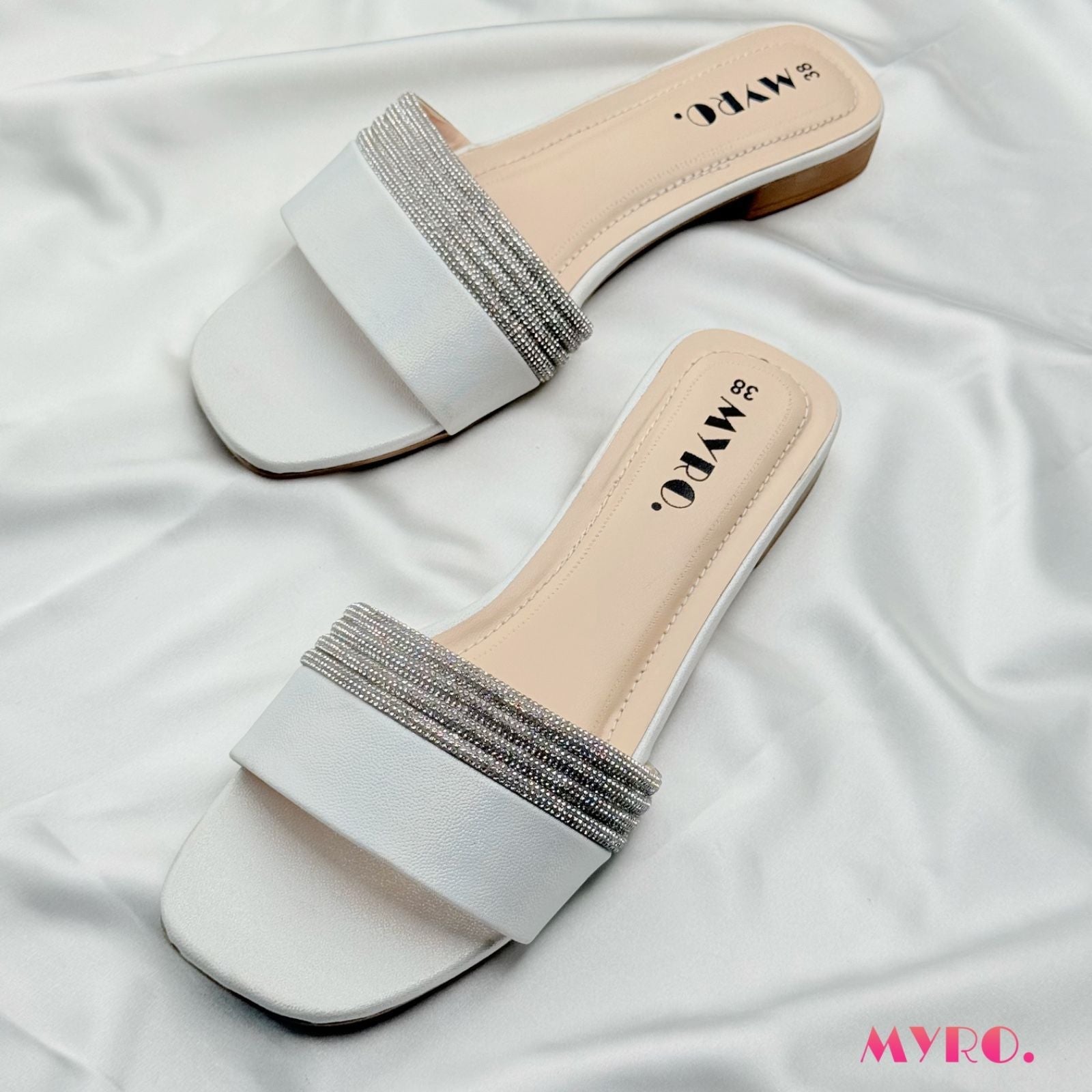 Ocevia White Slide - MYRO