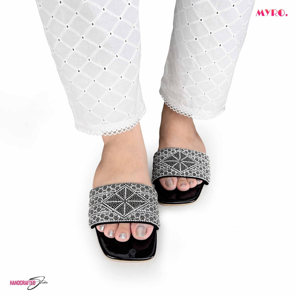 Velora Black Low Heel - MYRO