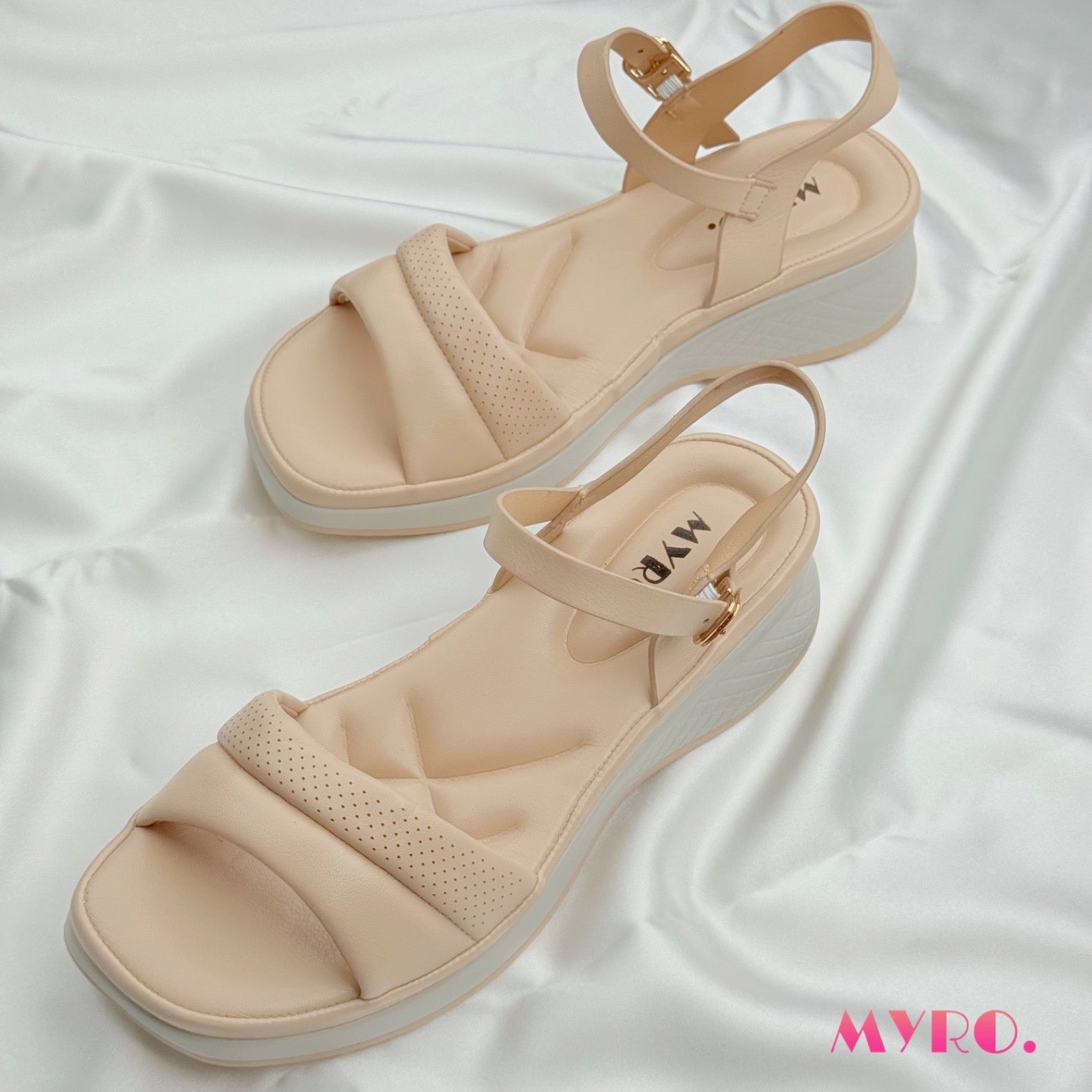 Yumia Cream Boston Heel - MYRO