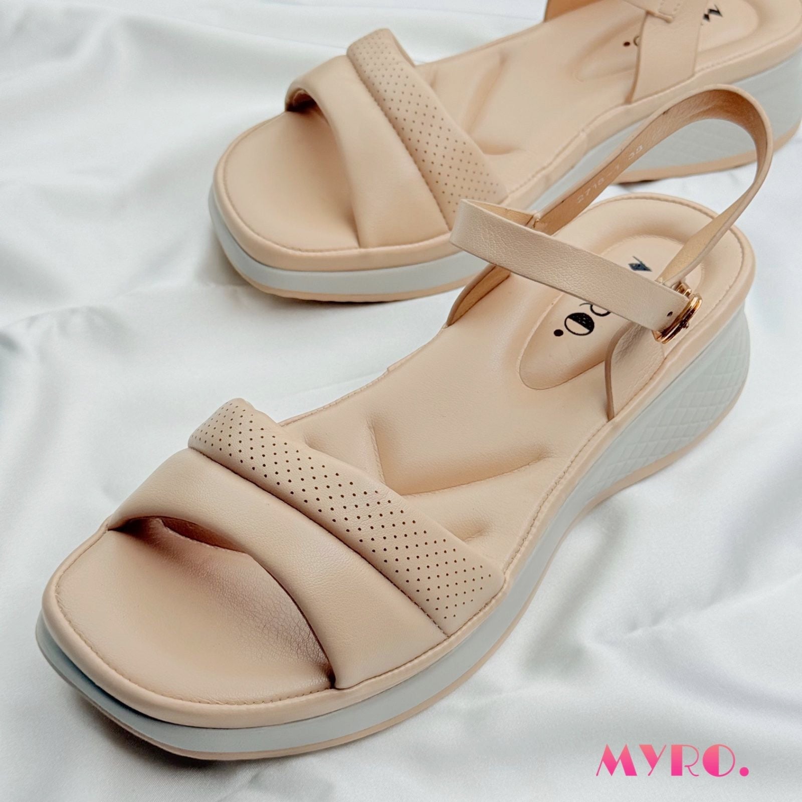 Yumia Cream Boston Heel - MYRO